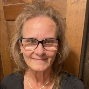 Meet your Posher, Debbie